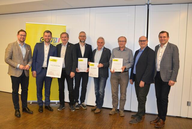 Der Parteitag wurde auch für Ehrungen genutzt. | Foto:  OÖVP / Gierlinger