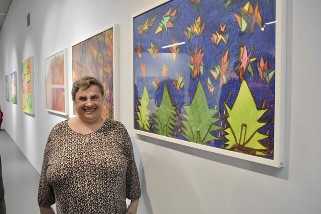 Karin Mayer malt am liebsten mit Bunststiften auf Papier. | Foto: Pilz