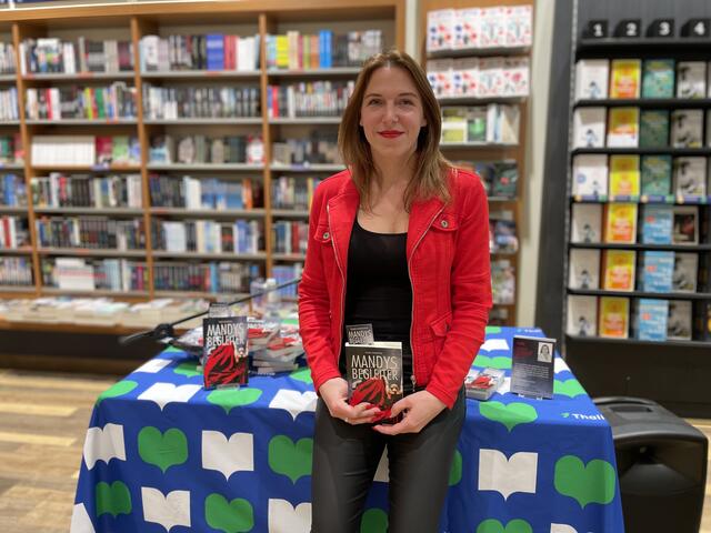 Sandra Unterlechner hielt ihre erste Lesung in der Rosenarcade Tulln aus ihrem Buch Mandys Begleiter. | Foto: Victoria Edlinger