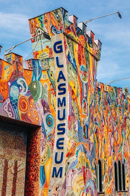 In der Gläsernen Burg befindet sich das größte Glasmosaik Europas. | Foto: #busyshutters