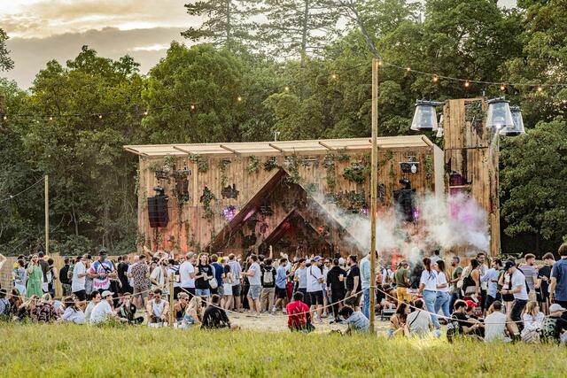 Am 4., 5. und 6. August 2023 geht das Festival "Paradies Garten" mit elektronischer Musik in Bruck an der Leitha über die Bühne. | Foto: Aron Millok