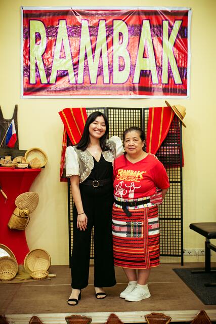 Marilyn Velaso Magoo (links) gründete den Verein RAMBAK Austria zusammen mit ihrer Mutter Judith Velasco Magoo (rechts) im Februar 2020. Dieser möchte die indigene, philippinische Kultur in Österreich fördern. | Foto: Michael Chuop