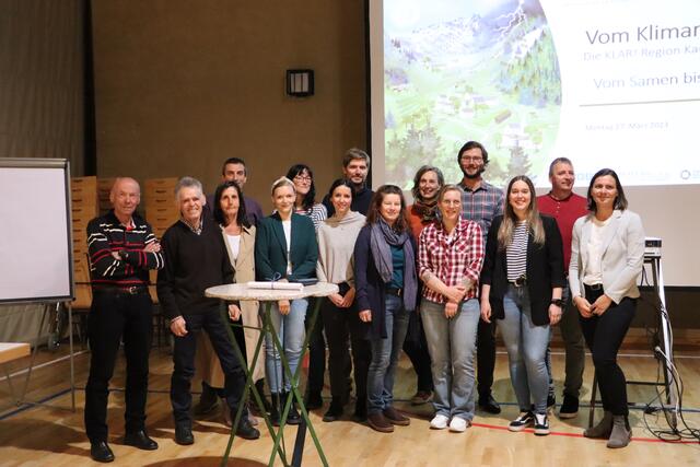 Die 16 Klimaräte und -rätinnen stellten ihre Lösungsansätze vor und ersuchen um politische Maßnahmen. | Foto: Elisabeth Neuner