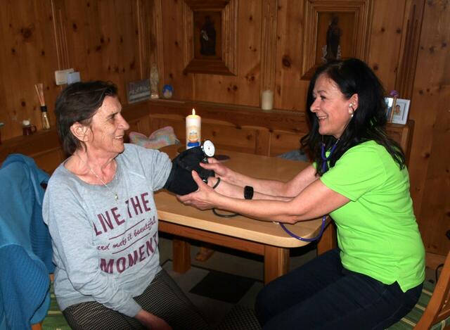 Es ist ihr Wunsch, Menschen, so lange es möglich ist, ein selbstsicheres Leben in ihren eigenen vier Wänden zu ermöglichen. | Foto: Petra und Erich Brugger