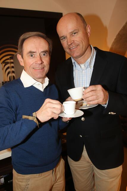 Karl und Rudi Obauer können auf ihren Erfolg anstoßen. | Foto: Neumayr