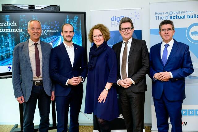 Vereinsobmann Harald Schaber, Staatssekretär Florian Tursky, Bildungs-Landesrätin Christiane Teschl-Hofmeister, Bildungsminister Martin Polaschek, HAK Tulln Direktor Peter Eisenschenk. | Foto: Ecoplus