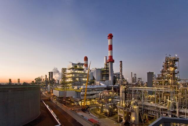 Klimaaktivisten blockieren Zufahrt zu OMV-Raffinerie Schwechat. | Foto: OMV