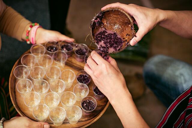 Ein reichhaltiges Buffet versorgte die Gäste mit philippinischer Kulinarik und Tapuey (Reiswein). | Foto: Michael Chuop