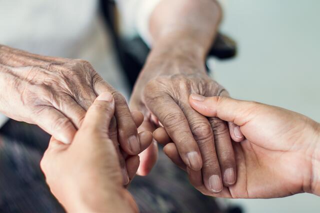 Die Unterstützung wird von Betroffenen und Angehörigen gerne angenommen. | Foto: stock.adobe.com - ipopba