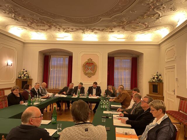 Vor Beginn der Gemeinderatssitzung in Groß Siegharts | Foto: Daniel Schmidt