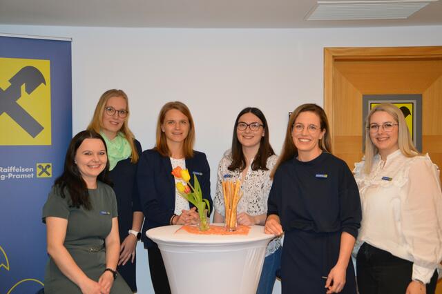 Claudia Thalhammer, Katrin Anzengruber, Gabriele Seifried, Sara Hubl, Andrea Schlipfinger und Andrea Sommereder. | Foto: Raiffeisenbank Eberschwang