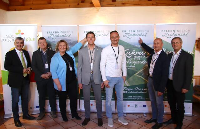 Stellten das "Erlebnisreich" des Zickentals vor (von links): LEADER-Vereinsobmann Walter Temmel, Tourismusverbands-Geschäftsführer Dietmar Salmhofer, Projektabwicklerin Helga Galosch, Bgm. Gernot Kremsner (Rohr), Projektleiter Rainer Pammer, Bgm. Roman Jandrisevits (Gerersdorf-Sulz), Bgm. Walter Zloklikovits (Heugraben). | Foto: Martin Wurglits