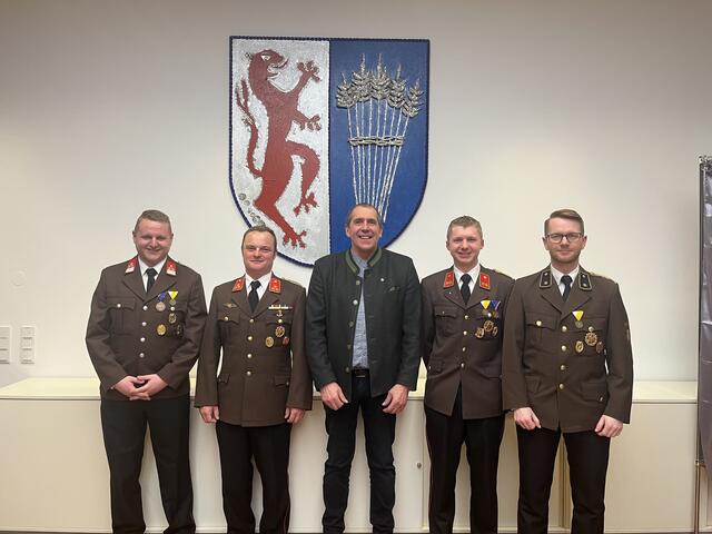 Tobias Mann, Christoph Petermaier, Bürgermeister Ludwig Reitinger, Fabian Prighel und Christoph Reisinger.