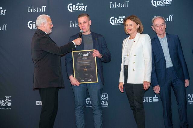 Falstaff-Herausgeber Wolfgang M. Rosam, Bundesland-Sieger Tirol Benjamin Parth und Tourismusstaatsskretärin Susanne Kraus-Winkler,  Karl Obauer (v.l.), Karl Obauer | Foto: Falstaff / Andreas Tischler