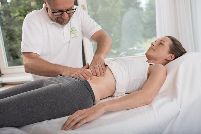 Die Yoga-Woche im Park Igls Medical Spa Resort ist keine "normale" Yoga-Woche. Drei medizinische Untersuchungen und eine manuelle Bauchbehandlung nach F.X. Mayr sind u.a. auch Teil des Programms. | Foto: (C) Park Igls Medical Spa Resort