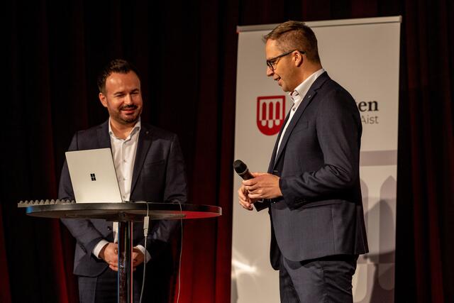 Von links: Vizebürgermeister und Moderator des Abends Florian Grugl, Bürgermeister Fritz Robeischl | Foto: Erwin Pils