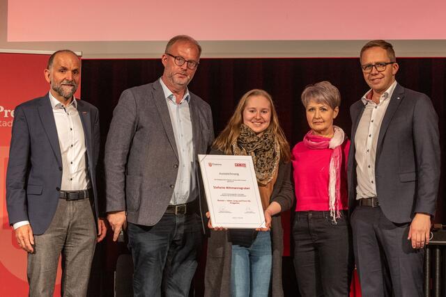 Auszeichnung für Stefanie Mittmannsgruber (Blumen + Ideen) | Foto: Erwin Pils
