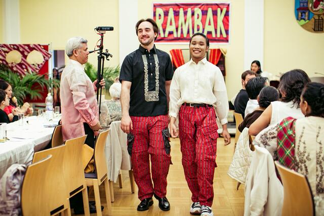 Auch eine Modenschau mit indigenen Kleidungsstücken war Teil des Programms. | Foto: Michael Chuop