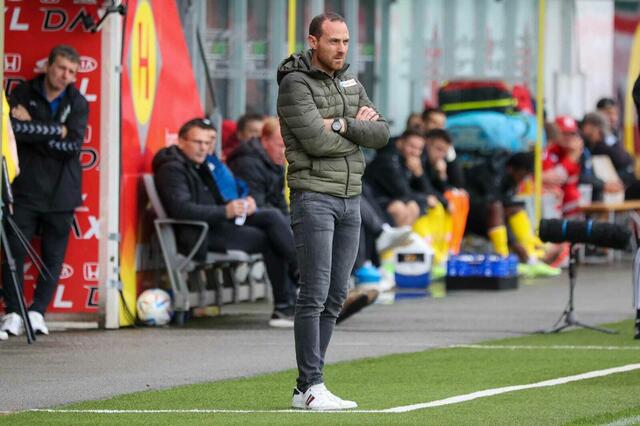 Christian Heinle (38) wurde im März als Trainer der SV Ried entlassen. Aktuell bereitet er sich auf kommende Aufgaben vor.  | Foto: Reinhard Schröckelsberger