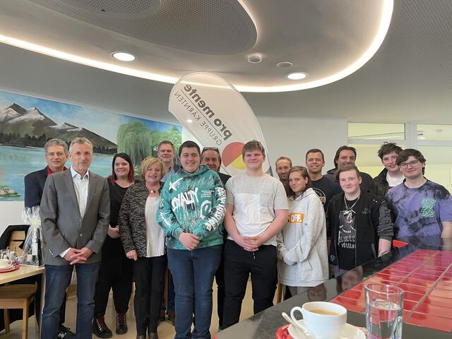 Alle beteiligten Personen freuten sich über das fertiggestellte Projekt. | Foto: RegionalMedien