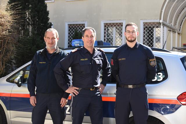 Neu-Kommandant Erich Darmann (Mitte) mit den Kollegen Rainer Schöfl (links) und Christoph Wifling (rechts). | Foto: MeinBezirk.at