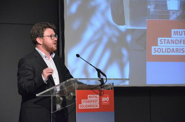 SPÖ-Innsbruck Parteichef Benjamin Plach spricht sich für Andreas Babler als Bundesparteivorsitzenden aus. | Foto: Neue SPÖ Tirol