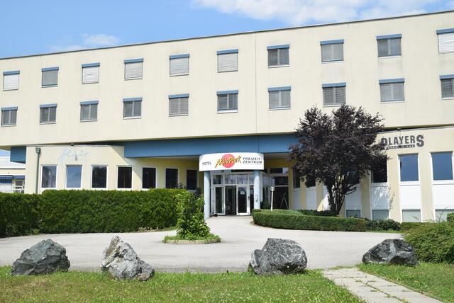 Das 1998 errichtete Freizeitzentrum samt Hotel hat das Land Burgenland der Wiener Immobiliengesellschaft WSF abgekauft. | Foto: Martin Wurglits