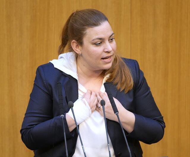 Spart nicht mit Kritik am Koalitionspartner ÖVP: Günen-Abgeordnete Nina Tomaselli. | Foto: ROBERT JAEGER / APA / picturedesk.com