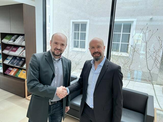 Gründer Klaus Pilsl mit dem neuen Geschäftsführer Walter Burgstaller (v.l.). | Foto: Combeenation