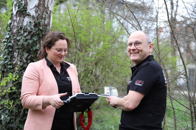 Claudia Probst und Georg Roman Schneider von der FH OÖ forschen an einem neuartigen Frühwarnsystem für unsere Wälder. | Foto: Probst/Schneider