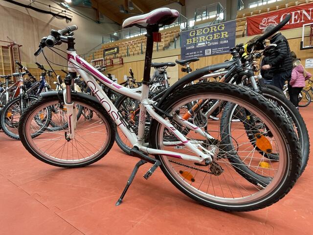 Schon zwei Vorbesitzer, aber immer noch gut in Schuss. Dieses MTB.  | Foto: sm