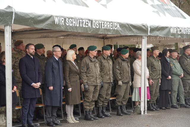 Bei der Übergabe der Kommandoführung in der Schwarzenbergkaserne. | Foto: Emanuel Hasenauer