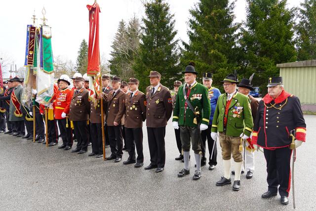 Mit dabei bei der Übergabe waren auch die Schützen. | Foto: Emanuel Hasenauer