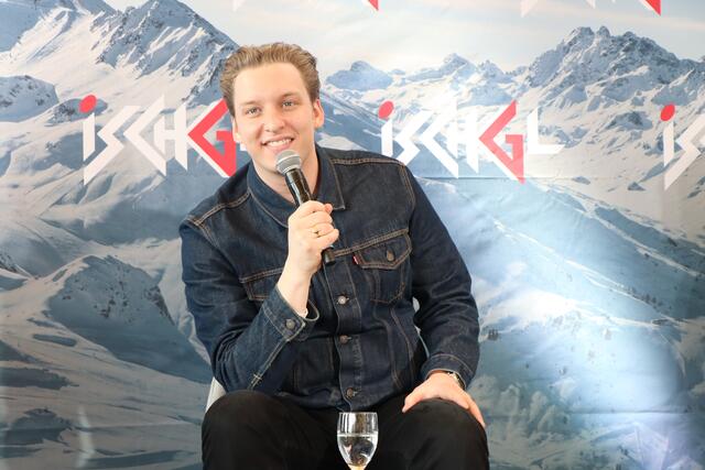George Ezra war bei der Pressekonferenz gut gelaunt. | Foto: Othmar Kolp