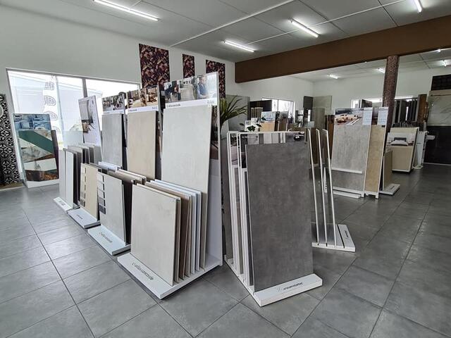 Großformatige Feinsteinzeug-Platten für den Innen- und Außenbereich. | Foto: Otto Krcal