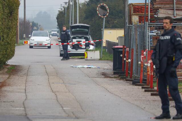Sturmgewehre und Hubschrauber: Nach einem Mord in Marchtrenk riegelte die Polizei das Gebiet ab und konnte zwei Tatverdächtige schnappen. | Foto: laumat.at