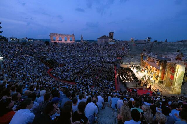 La Traviata | Foto:  Ennevi, courtesy of Fondazione Arena di Verona