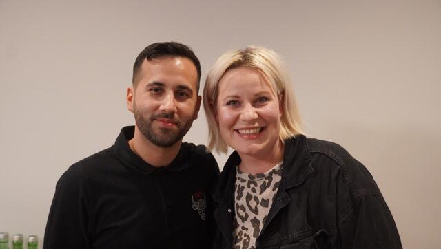 Enes Koza und Claudia Vitzthum haben sich vor kurzem mit ihren Geschäften in Bischofshofen angesiedelt. Am Info-Abend zum Endspurt des Gründungswettbewerbs in der Stadt gaben sie einen Einblick zu ihren Schritten in die Selbstständigkeit. | Foto: Felix Hallinger