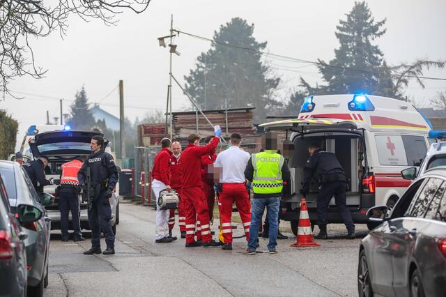Sturmgewehre und Hubschrauber: Nach einem Mord in Marchtrenk riegelte die Polizei das Gebiet ab und konnte zwei Tatverdächtige schnappen. | Foto: laumat.at