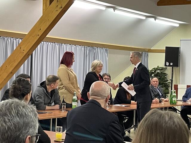 Die neuen Gemeinderätinnen wurden von Bürgermeister Michael Strasser als Gemeinderätinnen angelobt | Foto: Foto: Martina Schweller