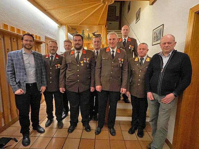 Das neu gewählte Kommando mit BGM Martin Pelzer | Foto: FF Eben und Nachdemsee
