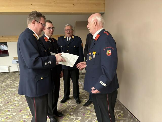 Bei der Jahresversammlung der FF Bad Kleinkirchheim wurden einige Ehrungen überreicht.  | Foto: FF Bad Kleinkirchheim