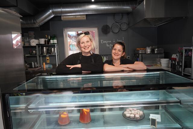 Claudia Vitzthum (links) hat Anfang Dezember ihr Lokal "Clodette" in Bischofshofen eröffnet. | Foto: Philipp Scheiber