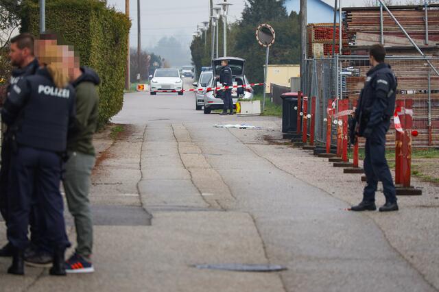 Sturmgewehre und Hubschrauber: Nach einem Mord in Marchtrenk riegelte die Polizei das Gebiet ab und konnte zwei Tatverdächtige schnappen. | Foto: laumat.at