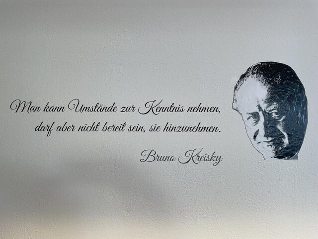 Auch Bruno Kreisky hat seinen Platz im Büro gefunden. | Foto: RegionalMedien Steiermark/Hofmüller