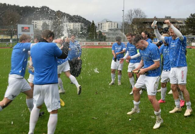 Kufstein feiert Tiroler Meisterschaft in der Regionalliga Tirol. | Foto: Schwaighofer