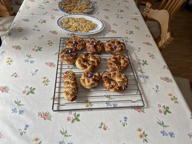 Leckeres Gebäck von kleinen und großen Händen geschaffen. | Foto: Anita Empl