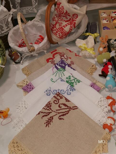 Stickarbeiten, Osterdecken, Ostermarkt