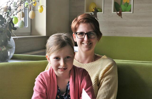 Leona und Tanja Raul aus Würmla. Tanja hat eine allergische Reaktion. | Foto: Christian Nowotny