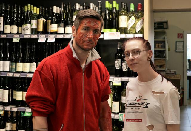 Peter mit Brandverletzungen und Niki wurde am Bein verletzt. | Foto: Christian Nowotny